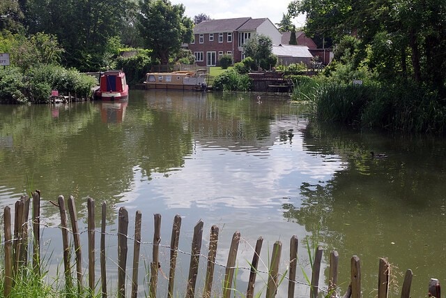 Narrowboats on the Kennet and Avon Canal at Kintbury Mill